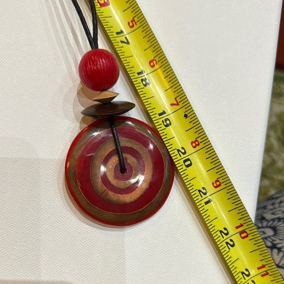 Elegant Red Swirl Pendant Necklace - Picture 3 of 9